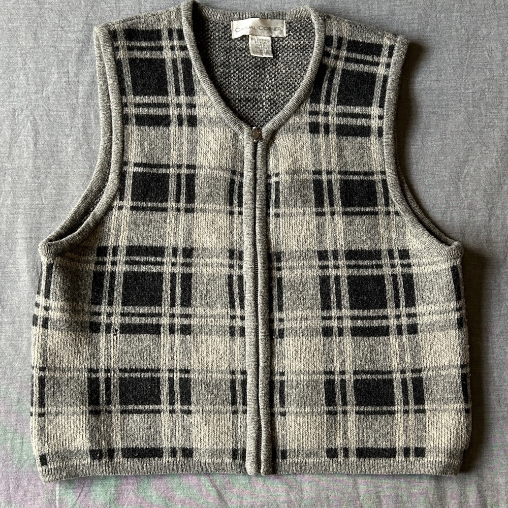 Casual Corner Plaid Lambswool Zip Up Vest